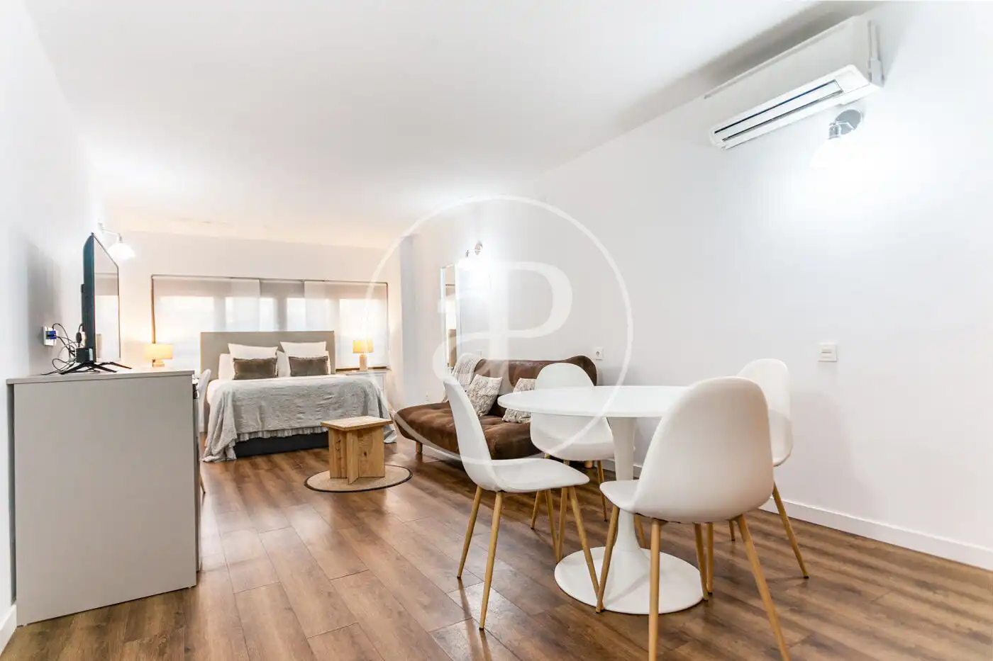 Exterior view of Flat for sale in Valencia  with Air Conditioner and Heating