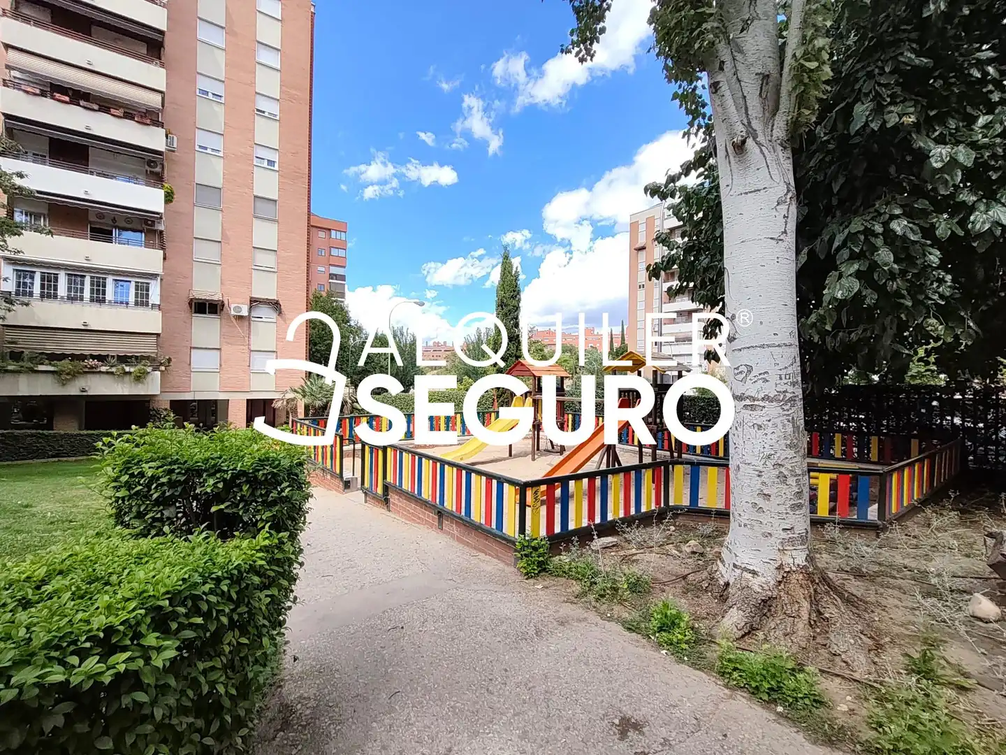 Vista exterior de Pis de lloguer en Madrid amb Calefacció, Piscina i Moblat