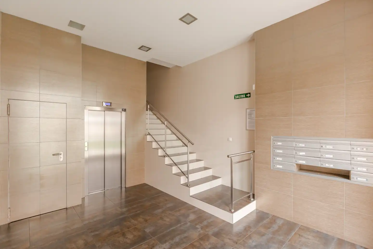 Piso en venta en  Pamplona / Iruña con Calefacción, Parquet y Terraza