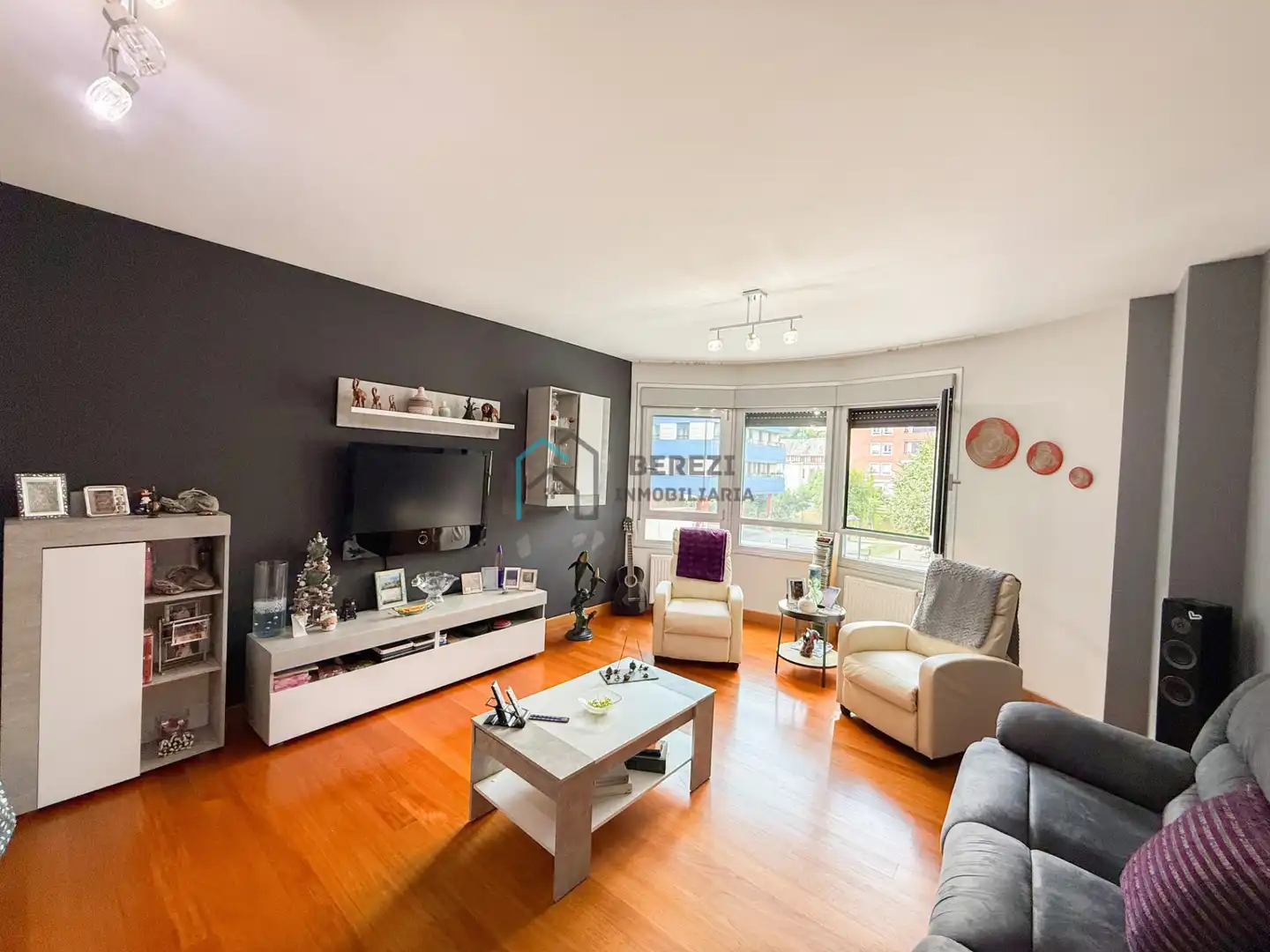 Sala de estar de Piso en venta en Bermeo con Calefacción, Trastero y Amueblado