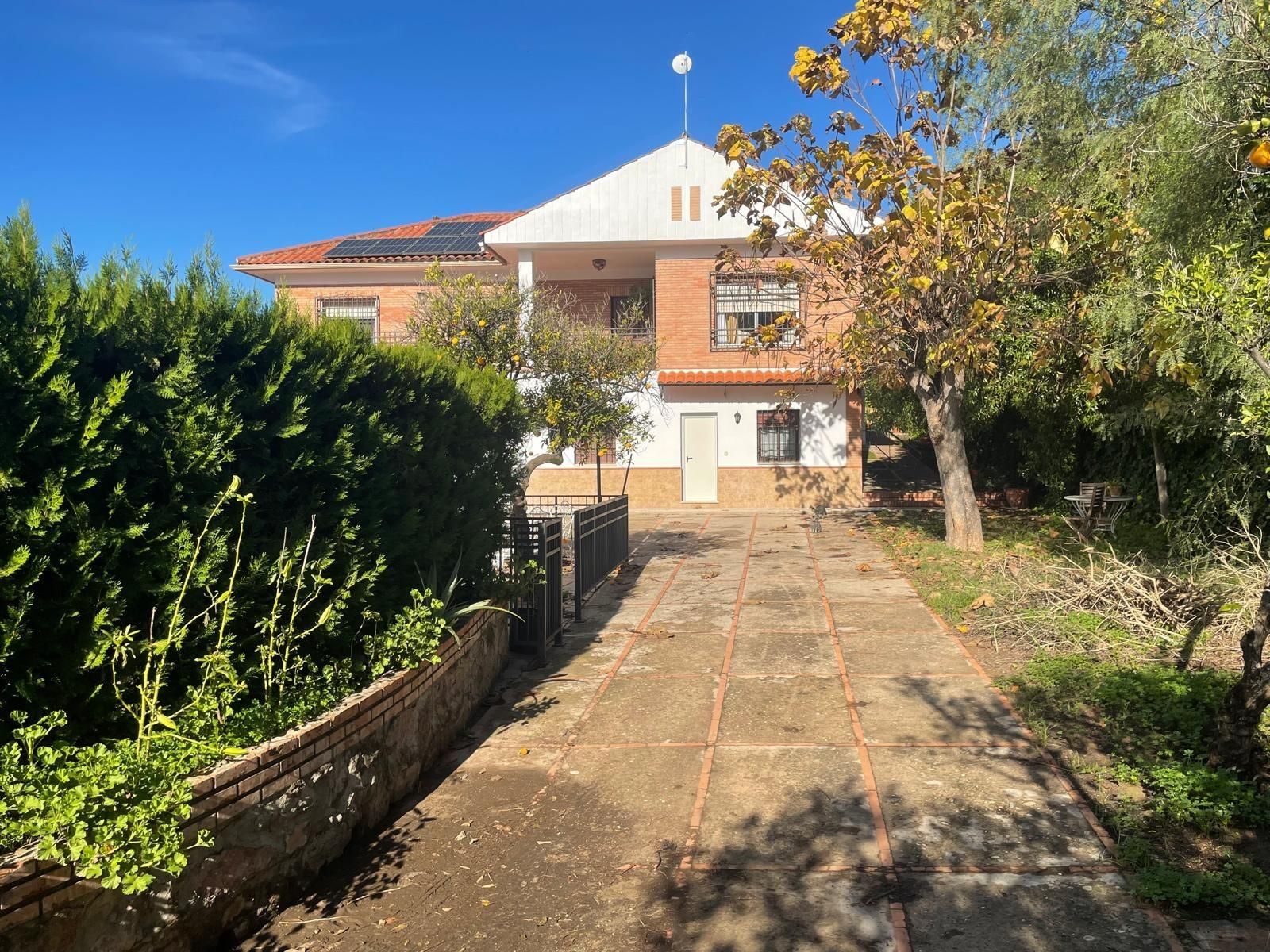 Vista exterior de Casa o xalet en venda en  Córdoba Capital amb Aire condicionat, Jardí privat i Terrassa