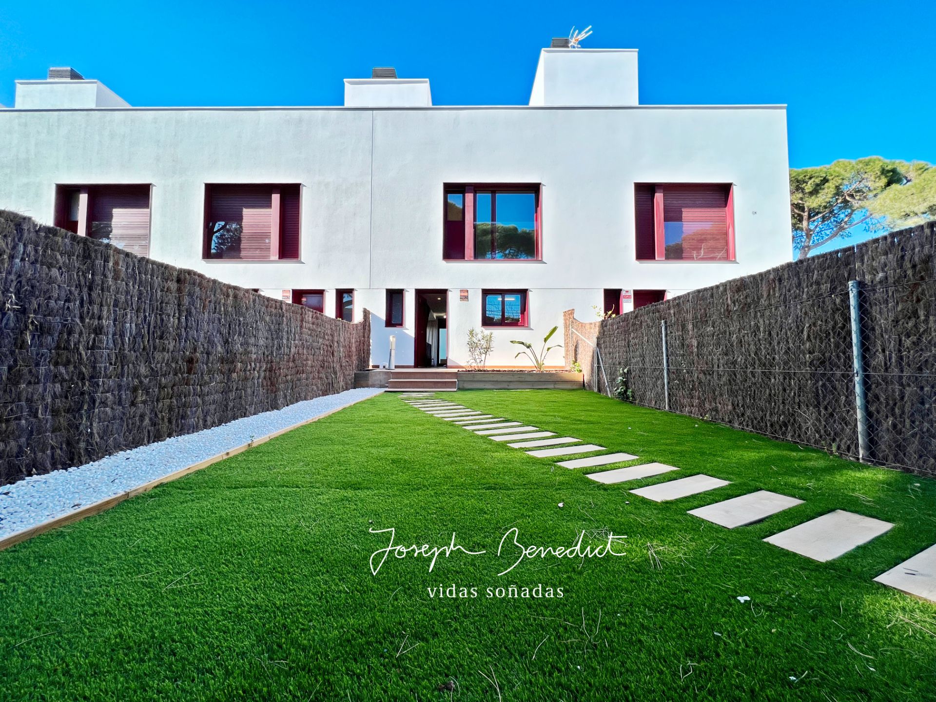 Vista exterior de Casa o xalet en venda en Castelldefels amb Aire condicionat, Calefacció i Jardí privat