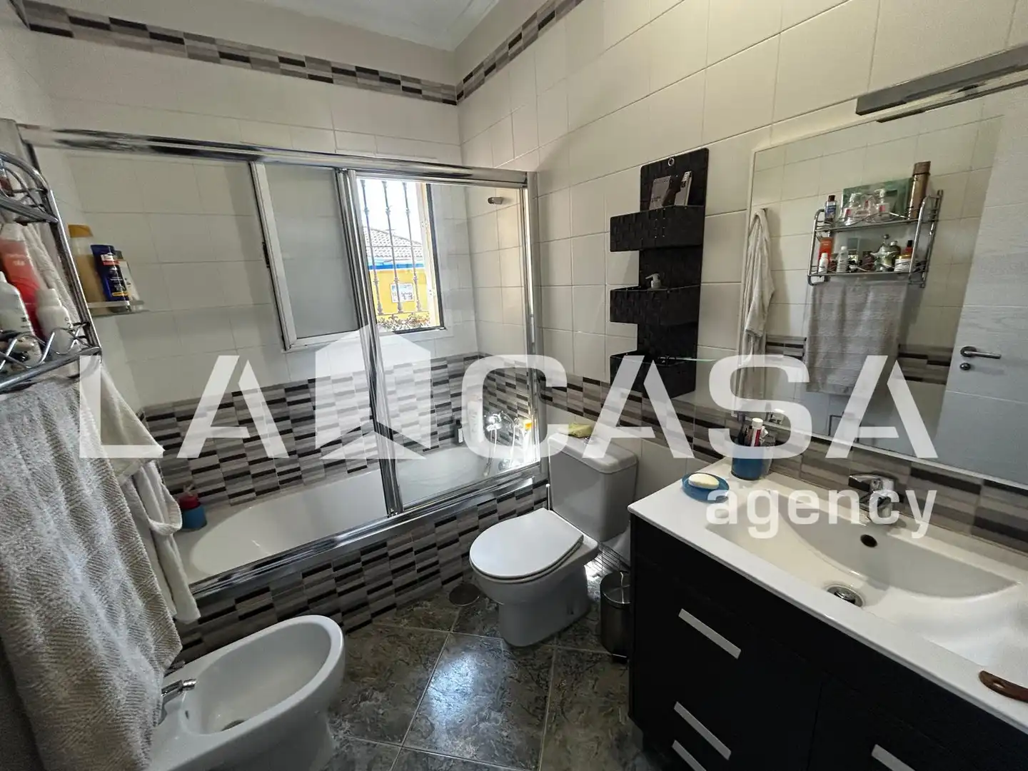 Bathroom of Houses for sale in Montequinto  with Air Conditioner, Storage room and Swimming Pool
