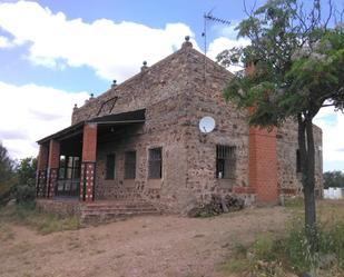 Vista exterior de Casa o xalet en venda en Villalba de los Barros amb Jardí privat, Terrassa i Piscina