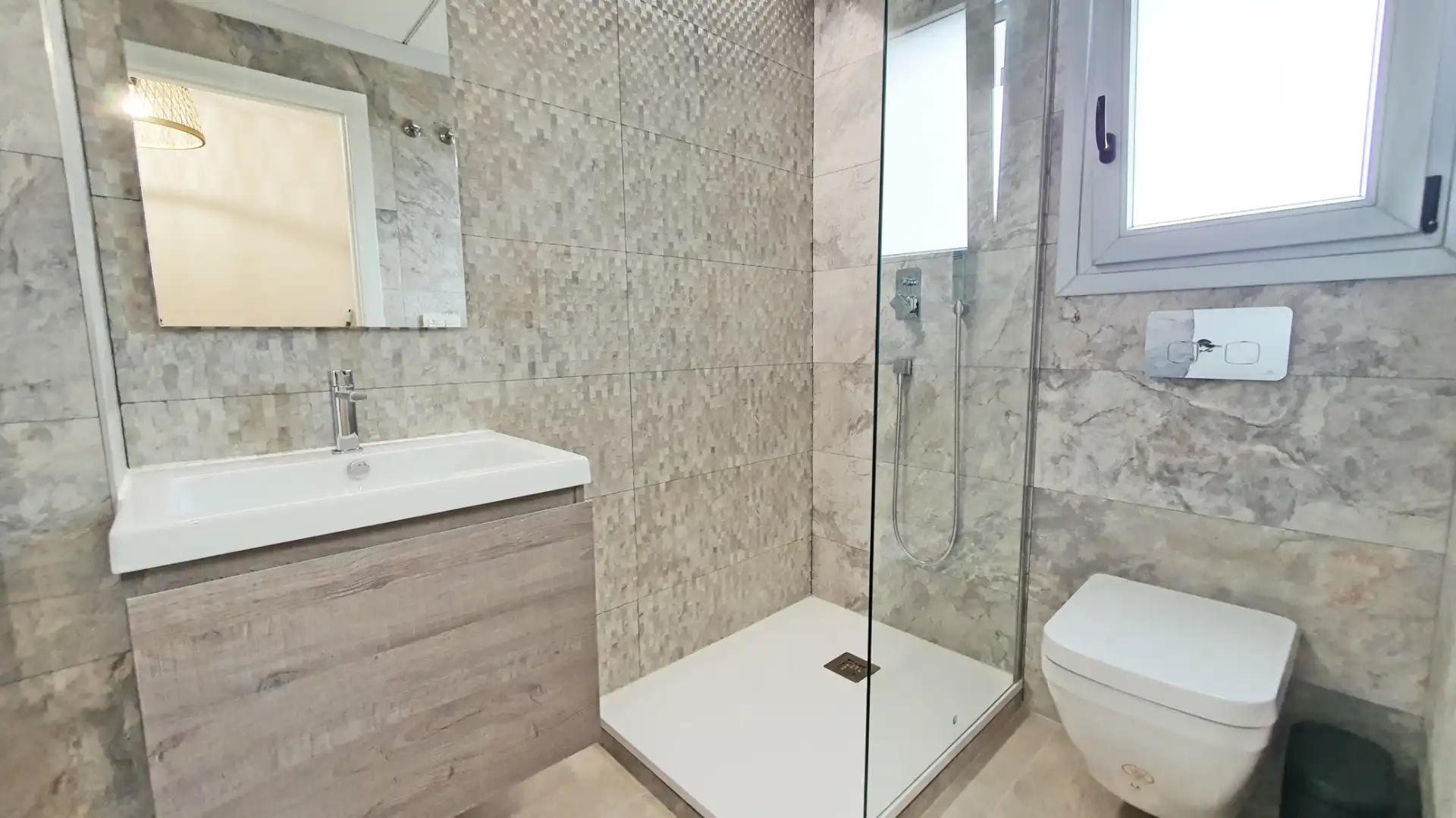 Baño de Apartamento de alquiler en Oliva con Aire acondicionado, Calefacción y Terraza
