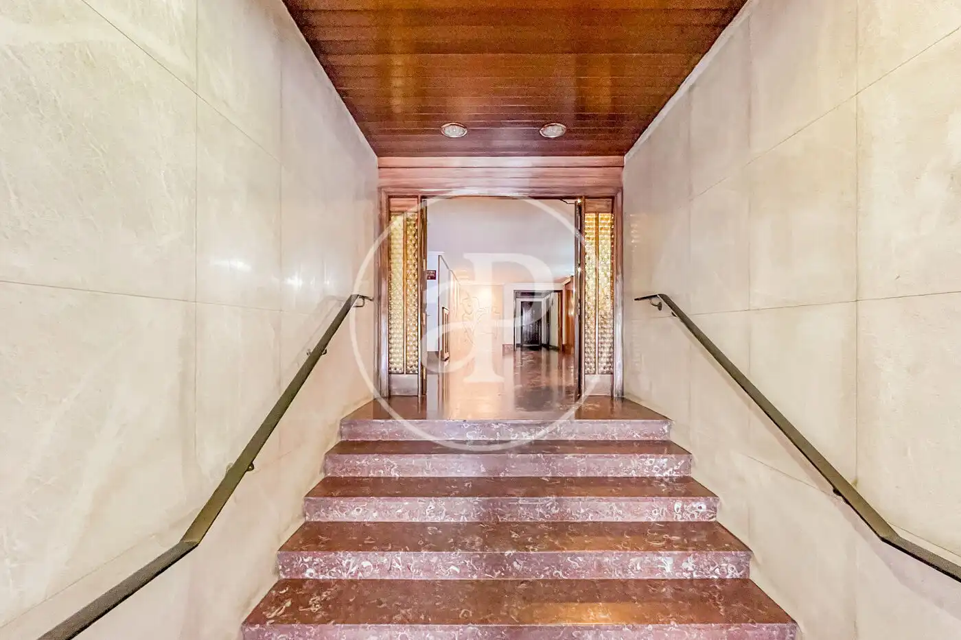 Piso en venta en Madrid con Calefacción, Terraza y Balcón