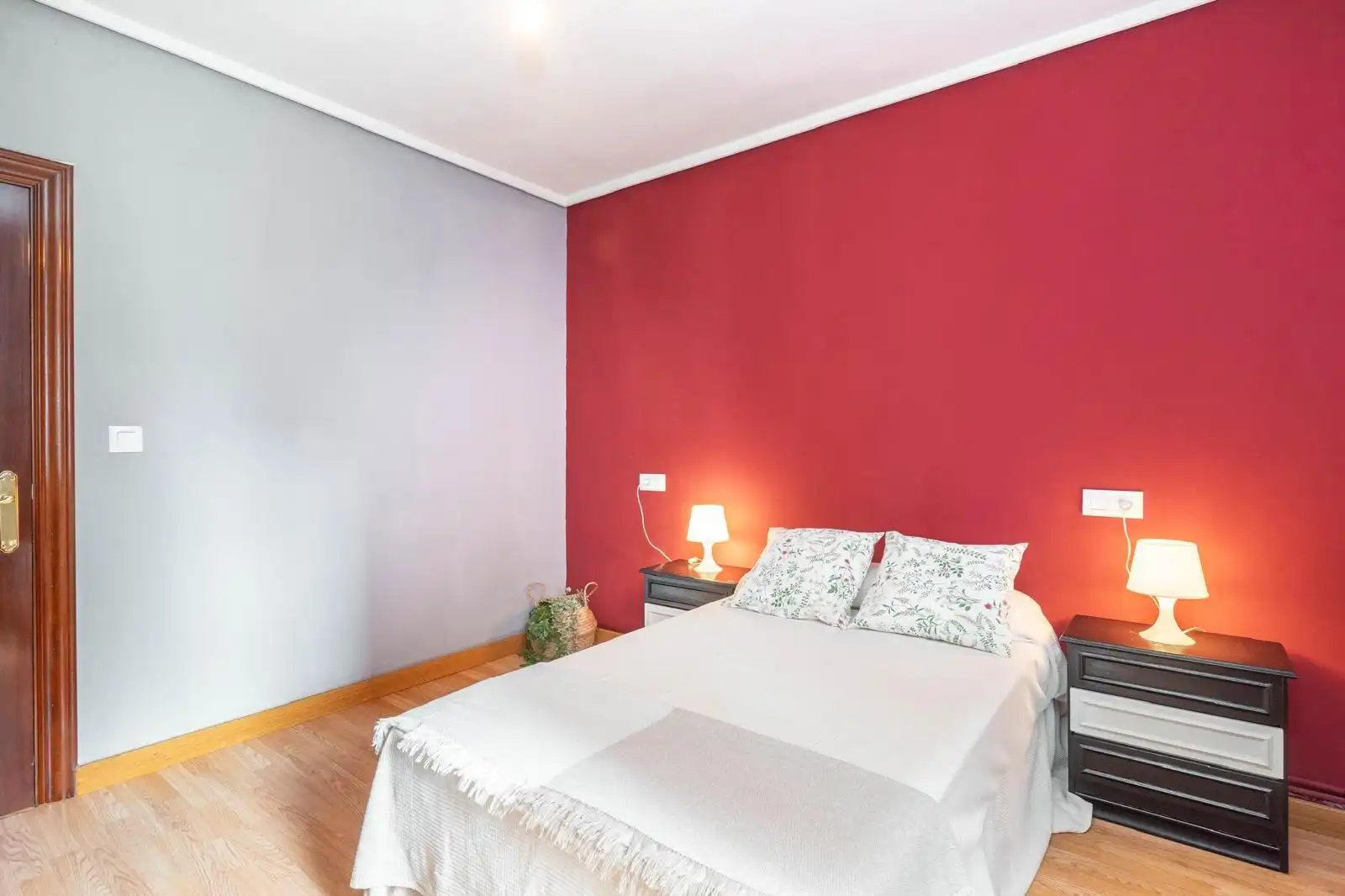 Dormitori de Apartament en venda en Oviedo  amb Calefacció i Moblat