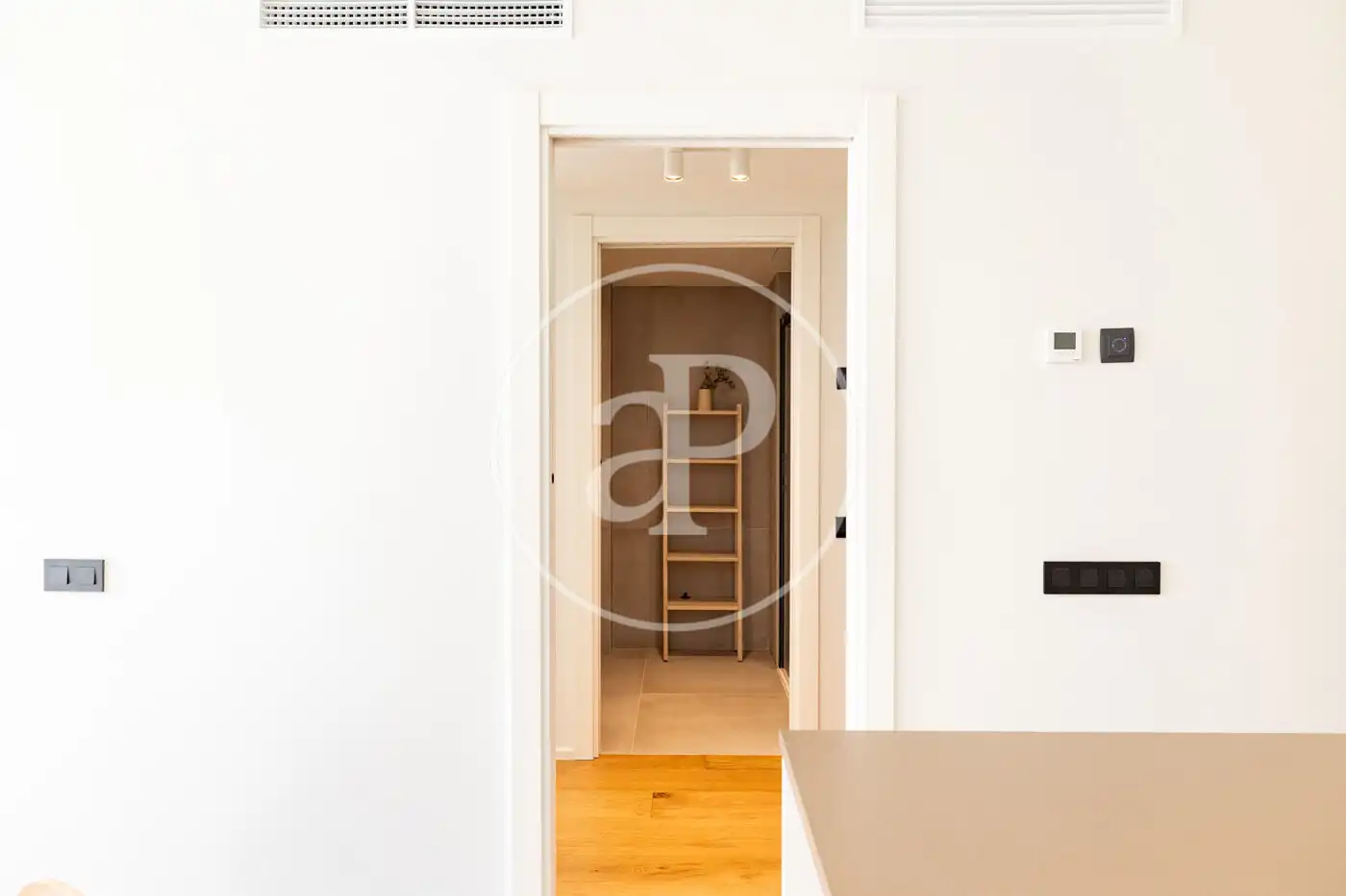 Wohnung zum Verkauf in Barcelona mit Klimaanlage, Heizung und Terrasse