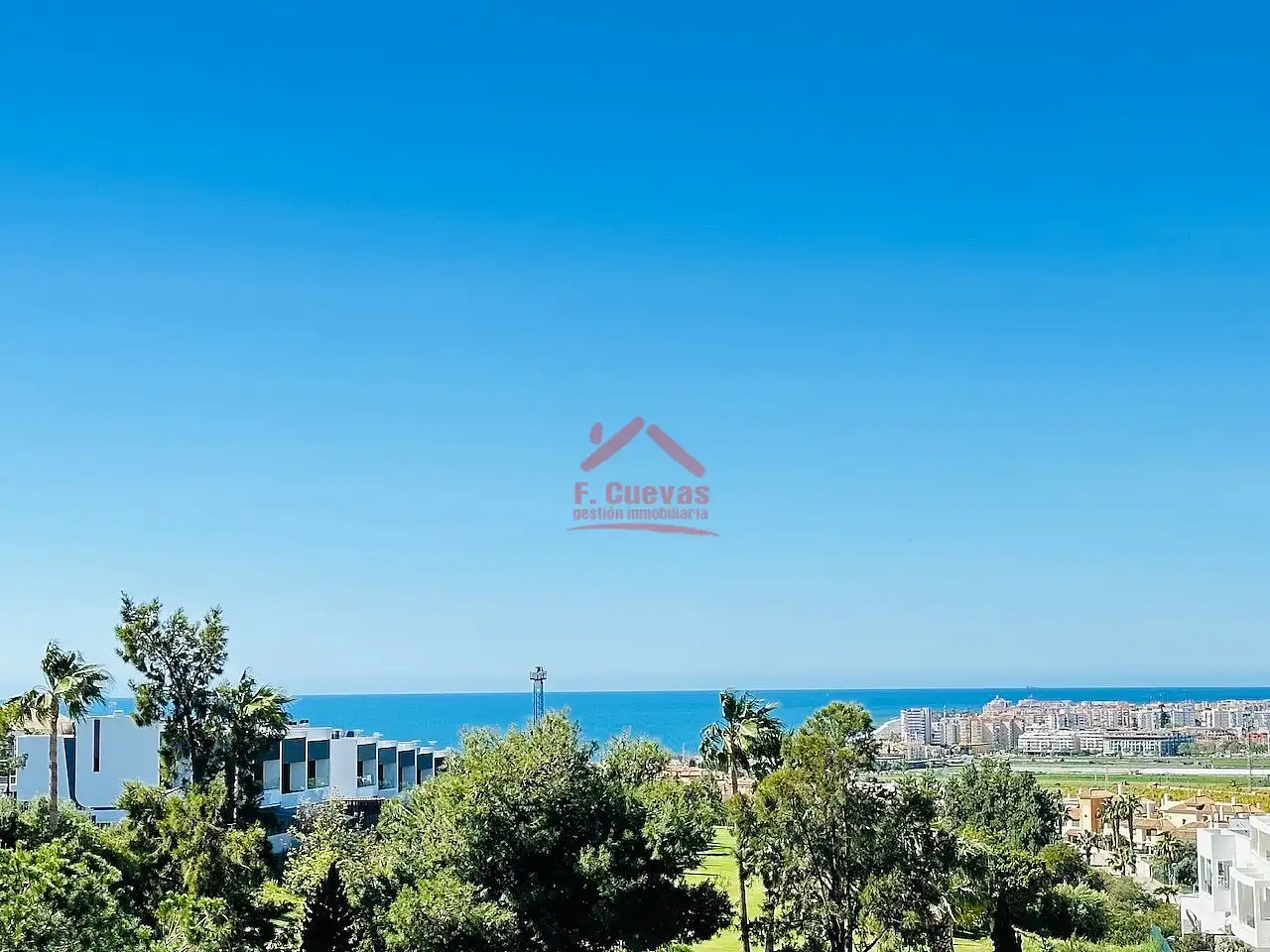 Ático en venta en Camino Algarrobo - Las Arenas