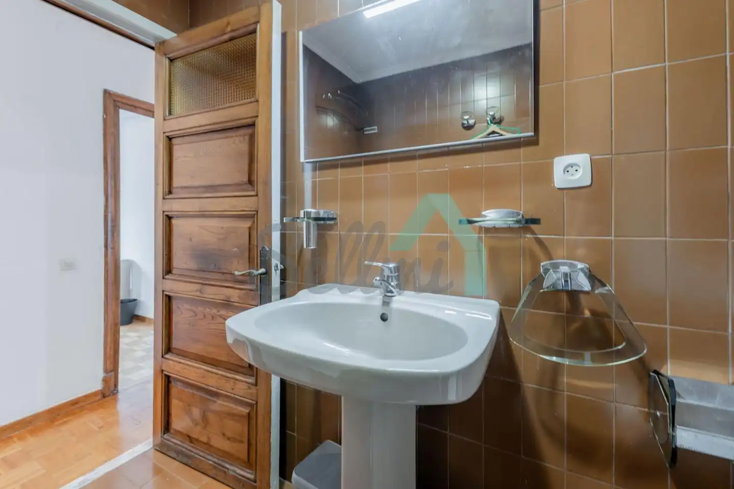 Bathroom of Flat for share in Oviedo   with Heating, Parquet flooring and Furnished