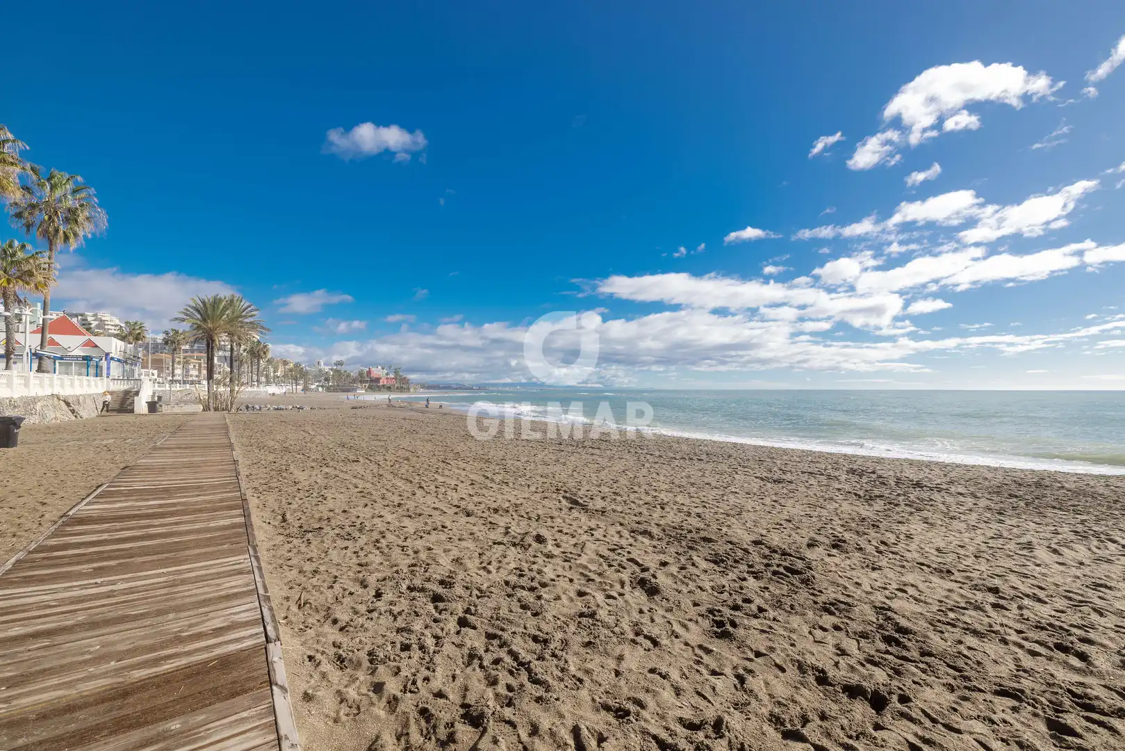 Vista exterior de Estudi en venda en Benalmádena amb Calefacció, Jardí privat i Piscina
