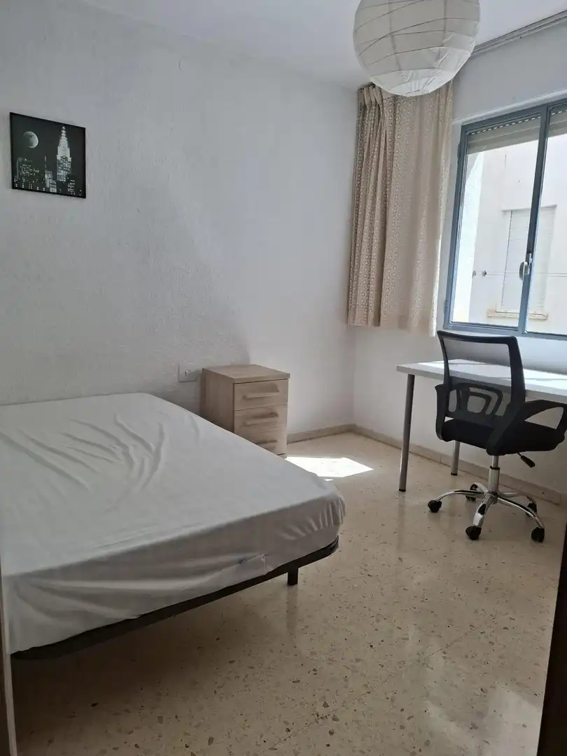 Habitación de Piso de alquiler en Murcia con Terraza y Amueblado