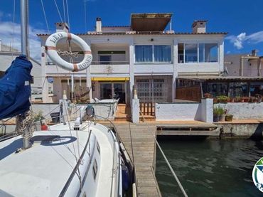 Casa con piscina in vendita a Calle DEL CAP LLARG 23
