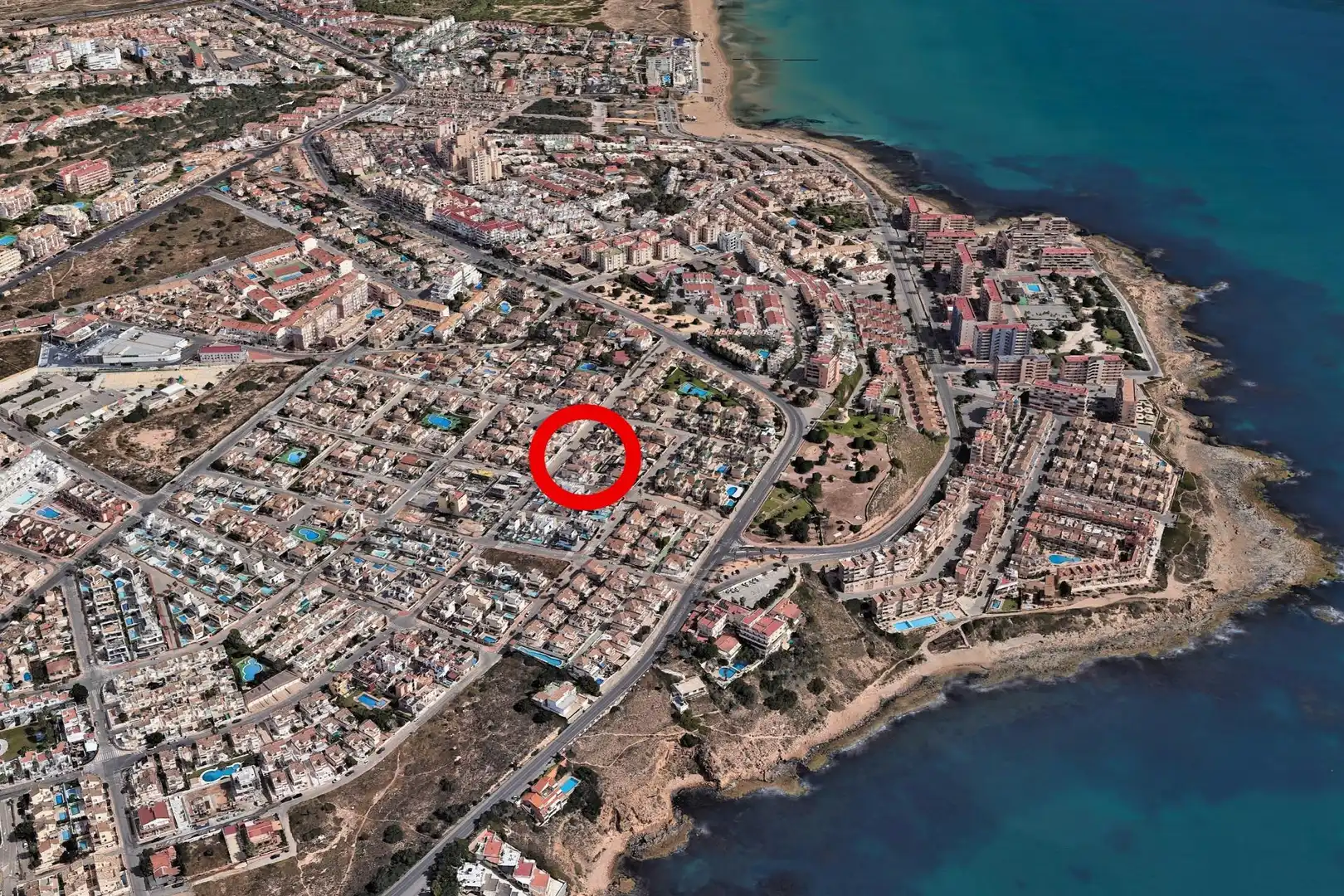 Vista exterior de Casa adosada en venda en Torrevieja amb Aire condicionat, Calefacció i Jardí privat