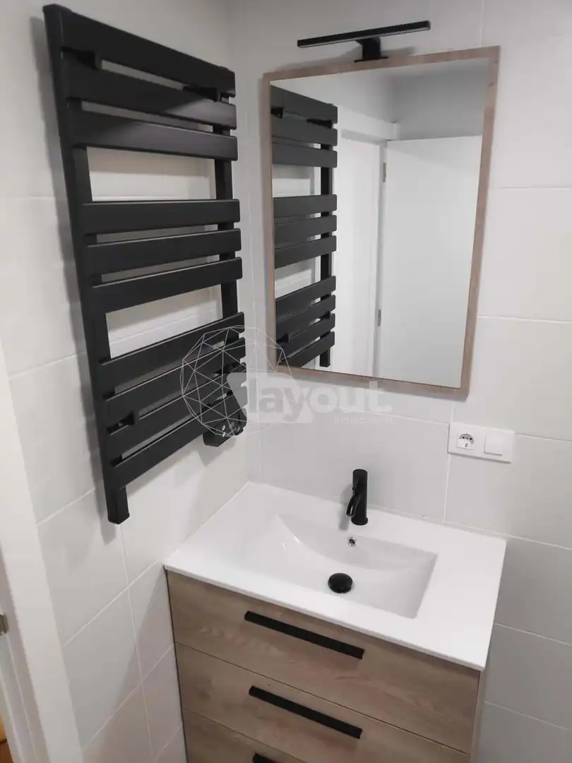 Badezimmer von Wohnung zur Miete in Plasencia mit Klimaanlage und Terrasse