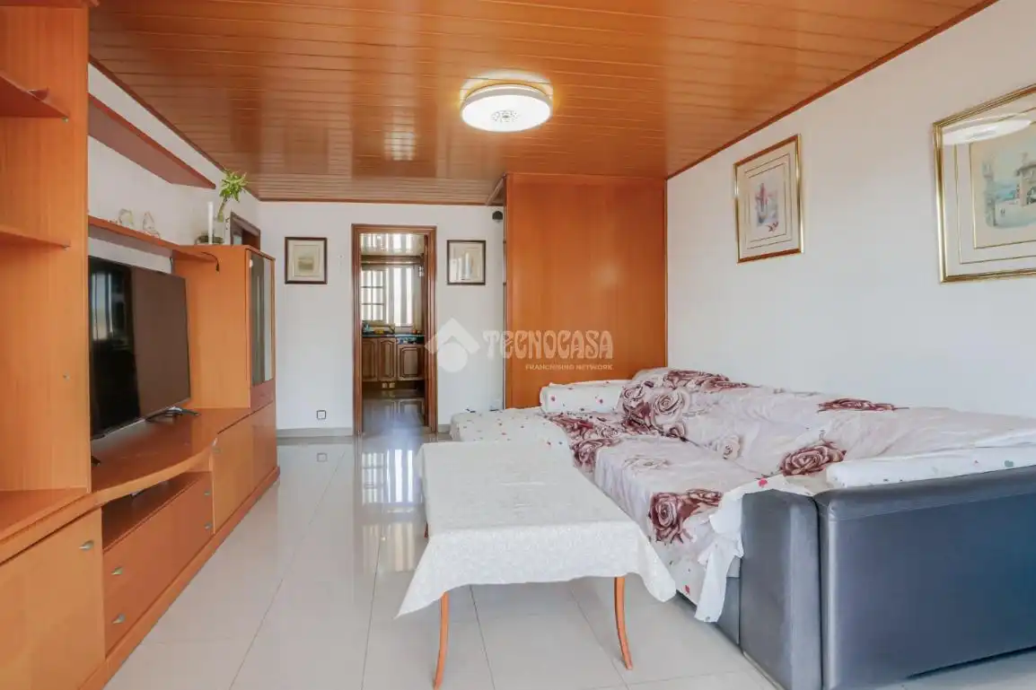 Sala d'estar de Pis en venda en L'Hospitalet de Llobregat amb Balcó