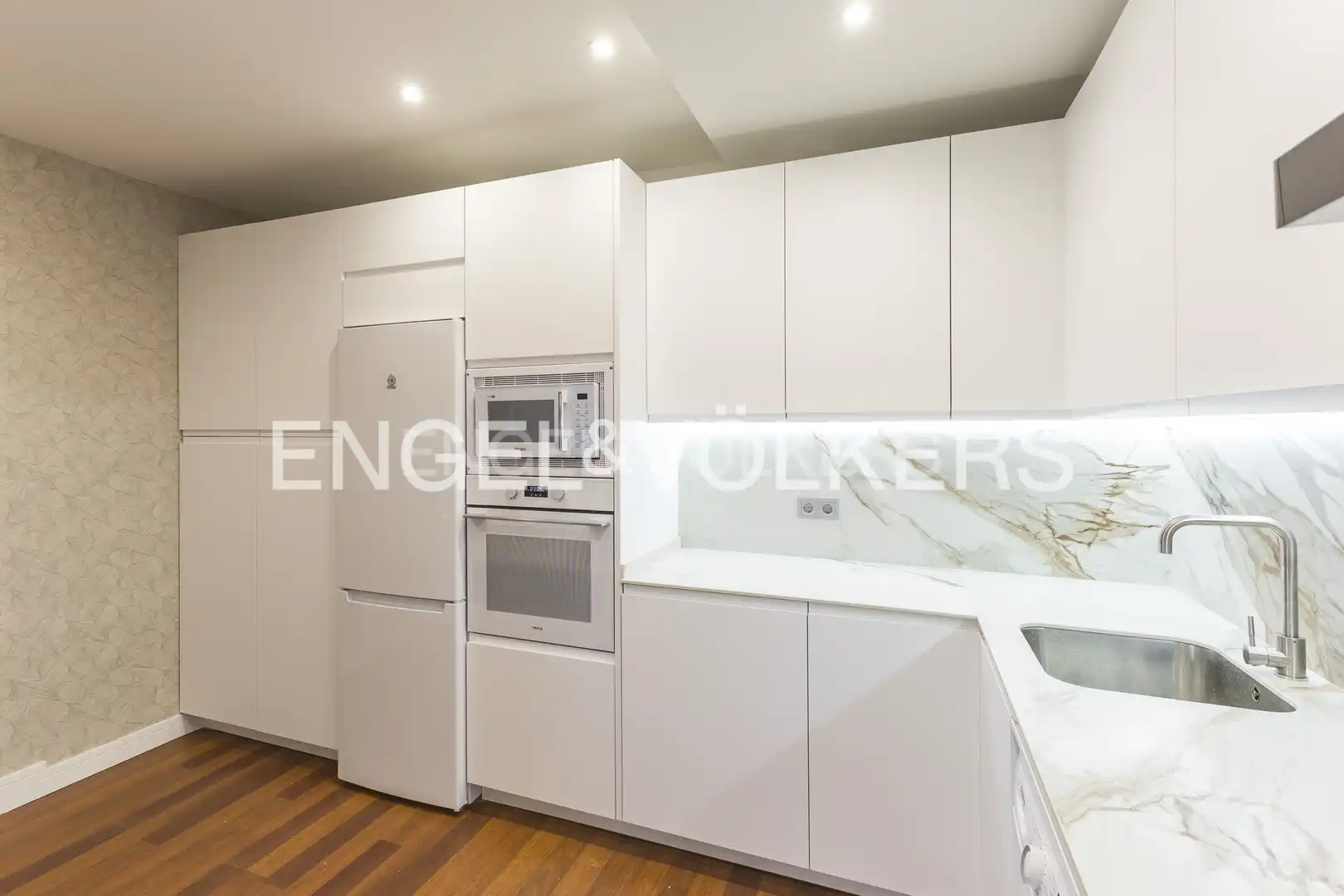 Cuina de Pis de lloguer en  Madrid Capital amb Aire condicionat, Calefacció i Piscina