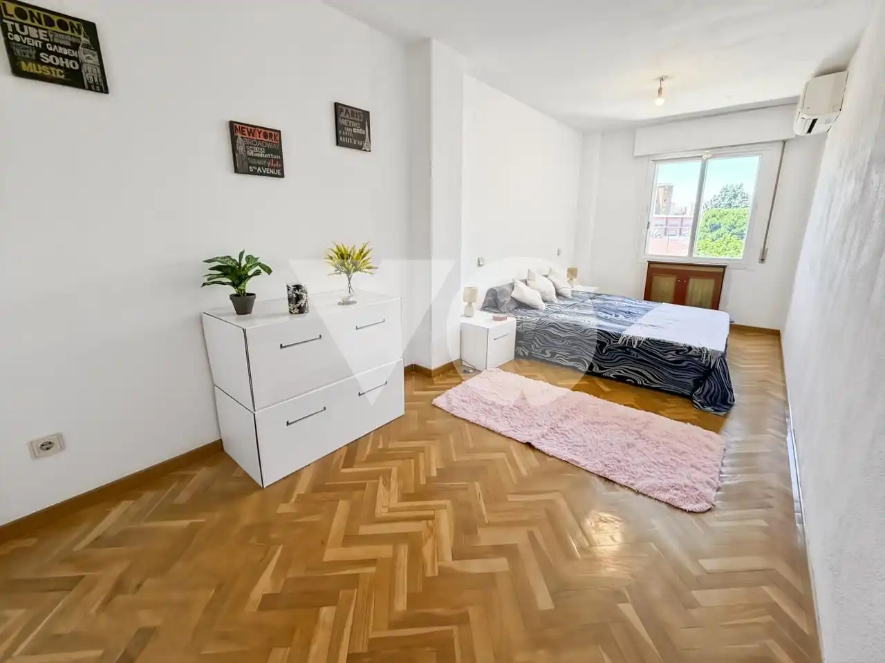 Bedroom of Flat for sale in Madrid  with Air Conditioner, Heating and Parquet flooring