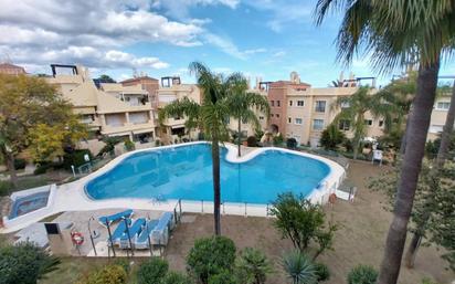 Vista exterior de Pis en venda en Estepona amb Aire condicionat, Terrassa i Traster