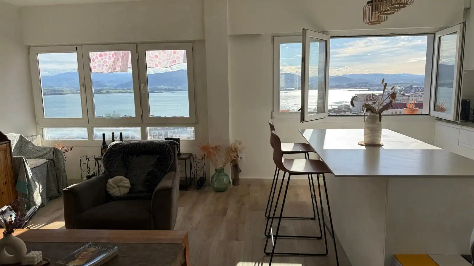 Sala de estar de Apartamento de alquiler en Santander con Calefacción y Amueblado