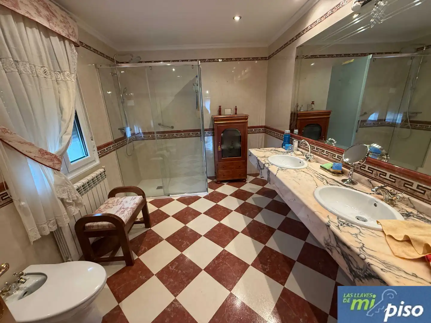 Bany de Casa o xalet en venda en Santovenia de Pisuerga amb Calefacció, Jardí privat i Parquet