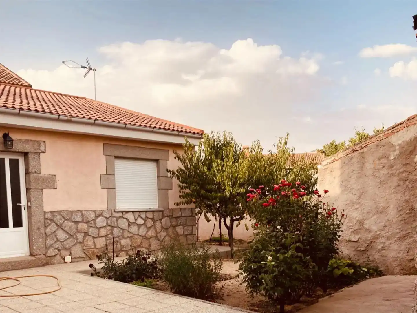 Exterior view of Houses for sale in Pradosegar