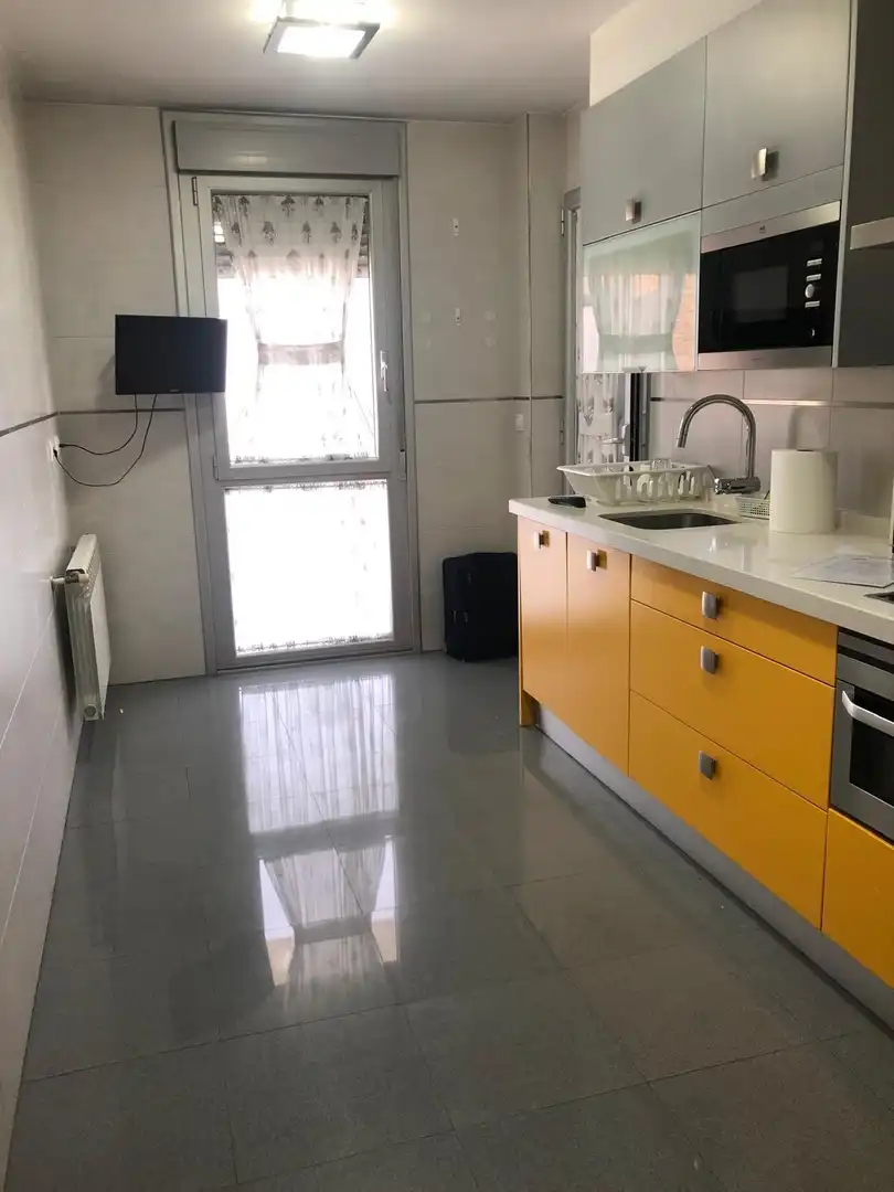 Cocina de Piso en venta en Ponferrada con Calefacción y Trastero