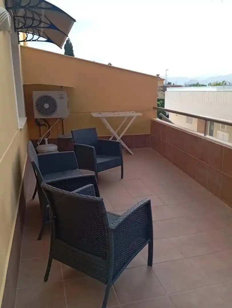 Terrasse von Wohnungen zur Miete in Oliva mit Klimaanlage, Privatgarten und Möbliert