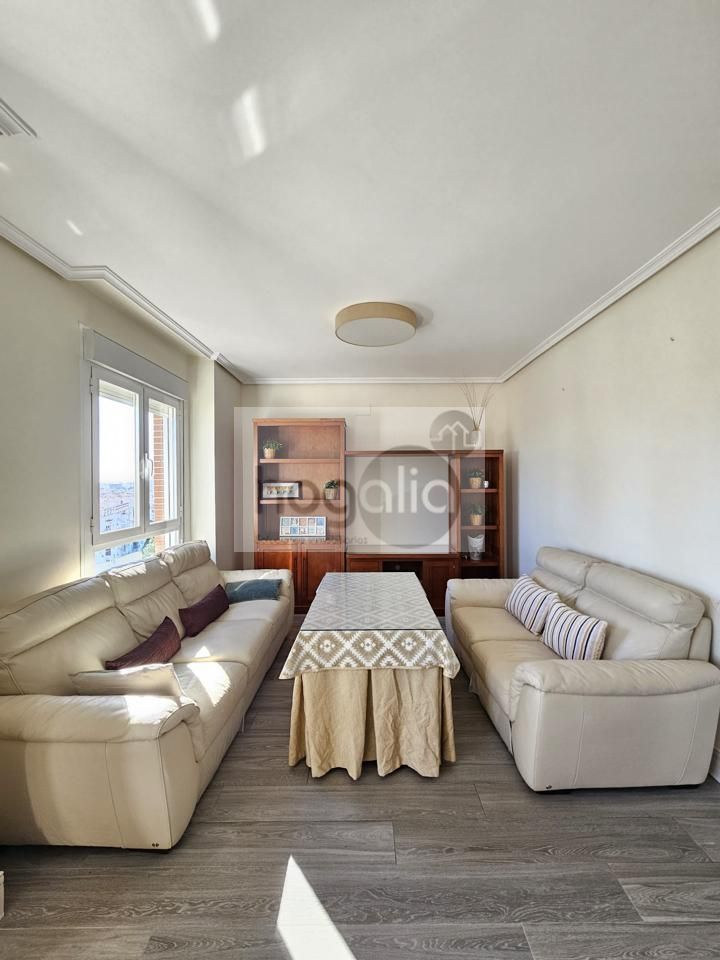 Living room of Flat to rent in  Sevilla Capital  with Air Conditioner, Furnished and Community pool