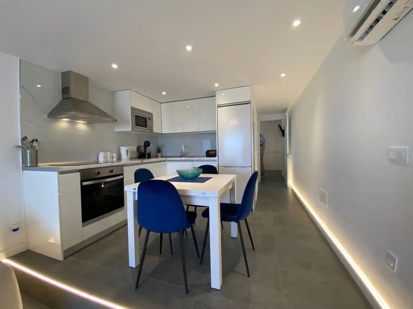 Cuina de Apartament de lloguer en San Bartolomé de Tirajana amb Aire condicionat, Moblat i Balcó