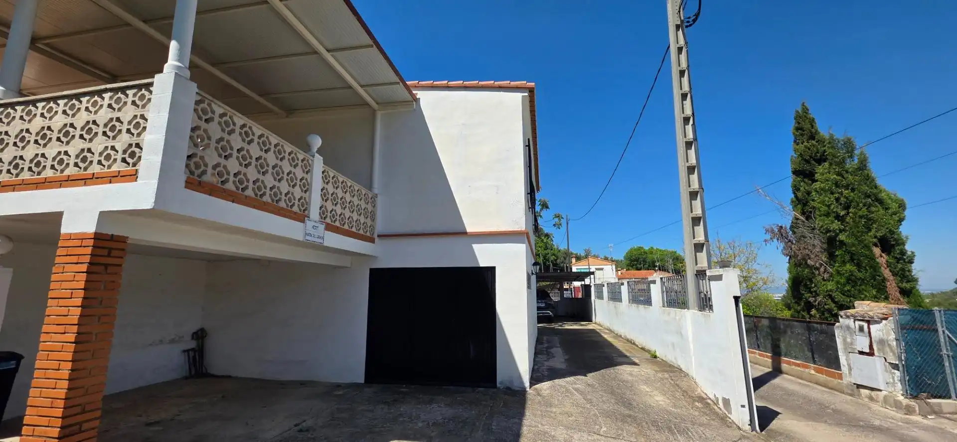 Vista exterior de Casa o xalet en venda en Alzira amb Aire condicionat, Jardí privat i Traster