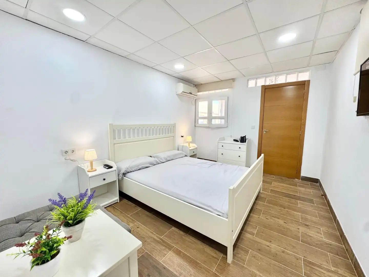 Dormitori de Apartament de lloguer en Guardamar del Segura amb Aire condicionat, Moblat i Rentadora