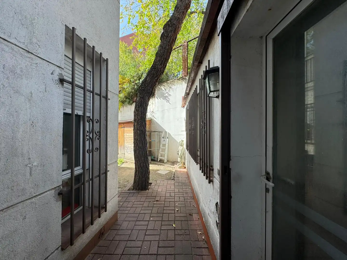 Vista exterior de Casa o chalet en venta en Madrid con Calefacción y Jardín privado