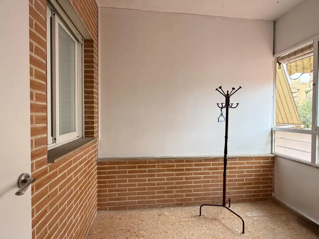 Terrasse von Wohnung zum Verkauf in Alicante / Alacant mit Klimaanlage, Privatgarten und Terrasse