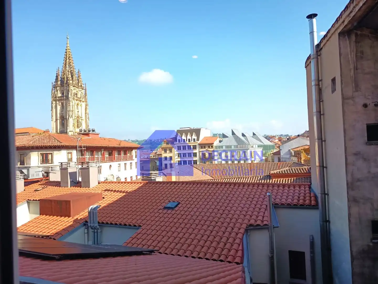 Terrassa de Pis en venda en Oviedo  amb Traster