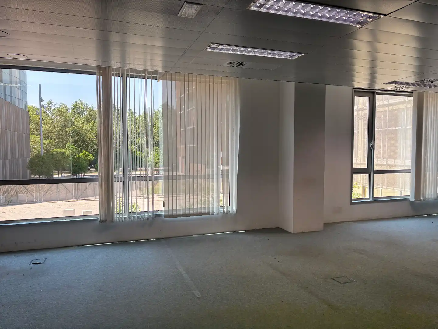 Büro zum Verkauf in Barcelona mit Klimaanlage, Heizung und Internet