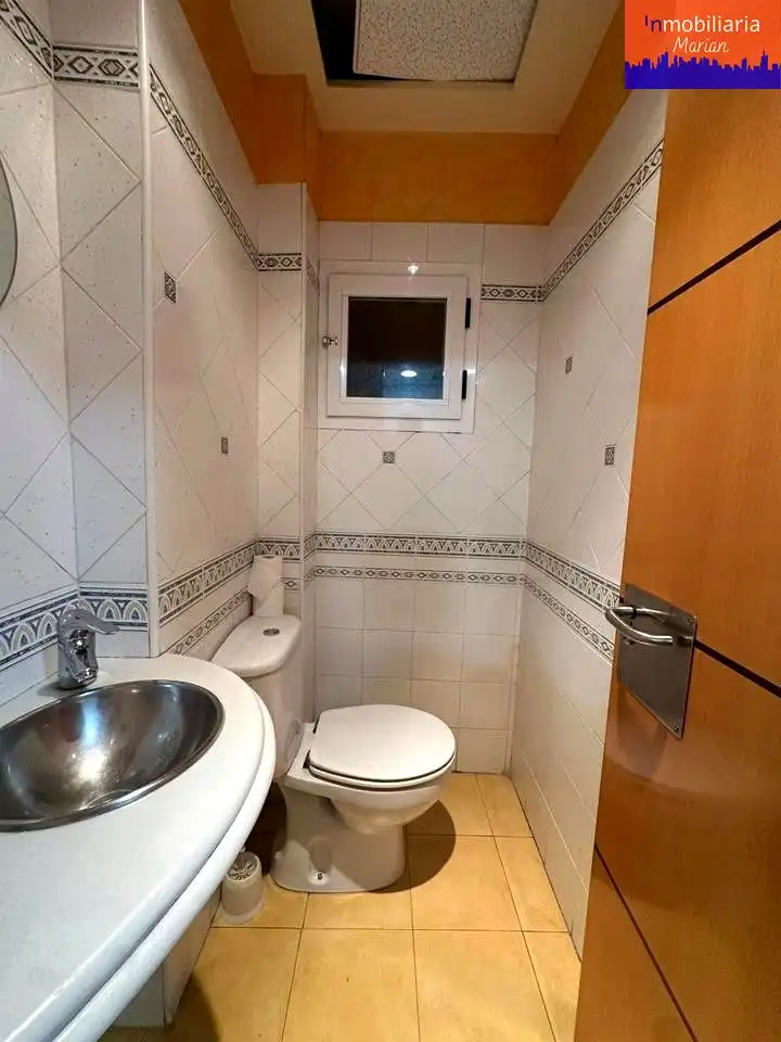 Baño de Oficina de alquiler en Aranda de Duero con Aire acondicionado