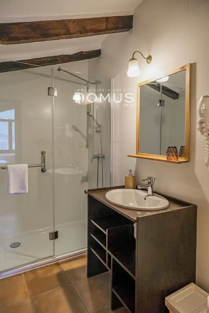 Baño de Finca rústica en venta en Santa Pau con Calefacción, Parquet y Piscina
