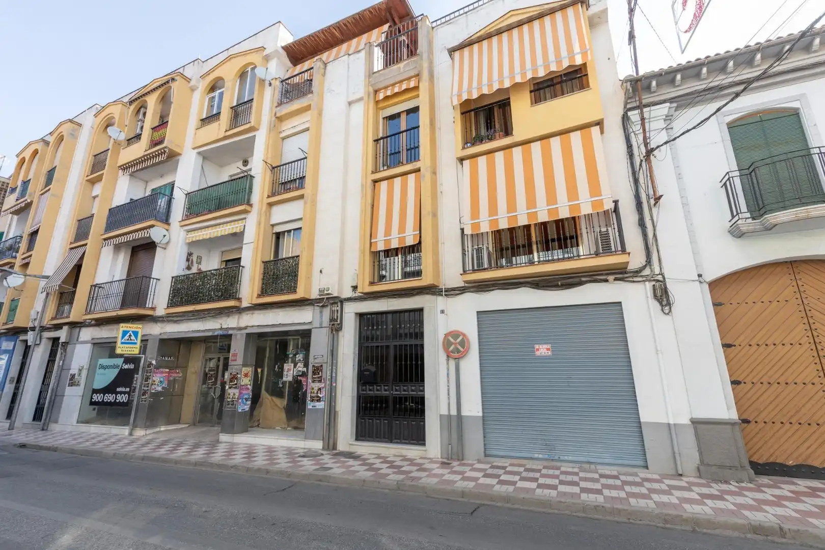 Außenansicht von Wohnung zum Verkauf in Albolote mit Klimaanlage, Heizung und Balkon
