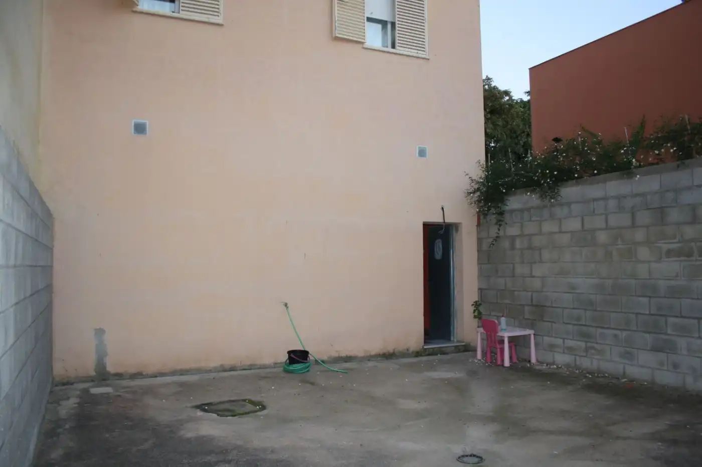 Exterior view of Commercial properties for rent in Bormujos  with Air Conditioner