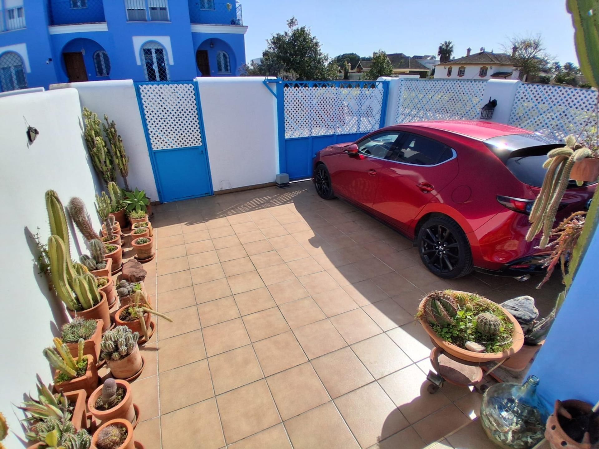 Aparcament de Casa adosada en venda en Sanlúcar de Barrameda amb Aire condicionat, Calefacció i Terrassa