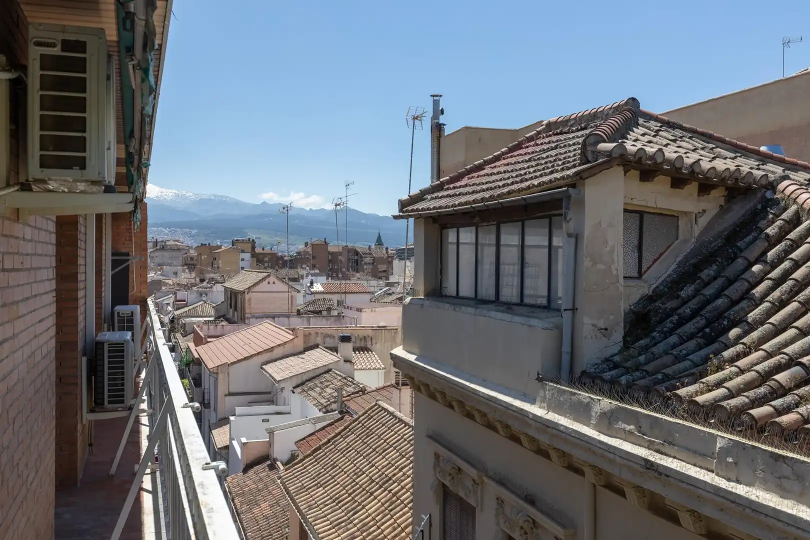 Vista exterior de Àtic de lloguer en Granada amb Aire condicionat, Calefacció i Balcó