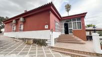 Vista exterior de Casa o xalet en venda en El Castillo de las Guardas amb Aire condicionat, Calefacció i Jardí privat