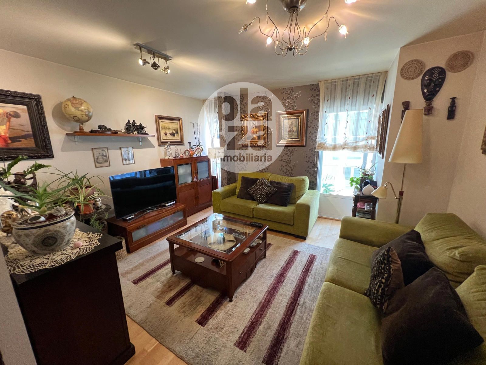 Sala d'estar de Dúplex en venda en Burgos Capital amb Calefacció
