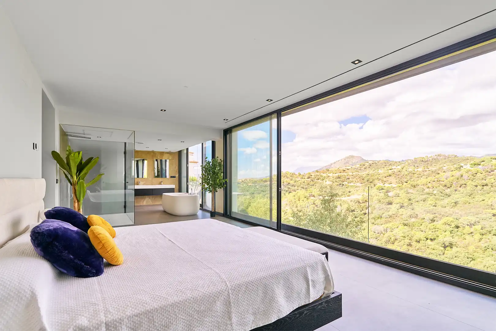 Habitación de Casa o chalet en venta en Benahavís con Aire acondicionado, Calefacción y Jardín privado