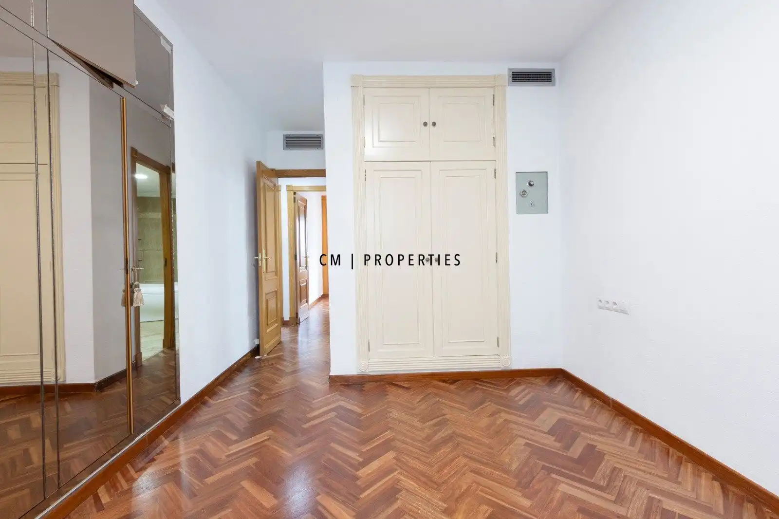 Bedroom of Flat for rent in Valencia  with Air Conditioner, Heating and Storage room