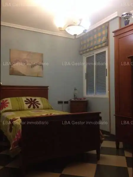 Dormitori de Pis en venda en Bailén amb Aire condicionat, Calefacció i Moblat