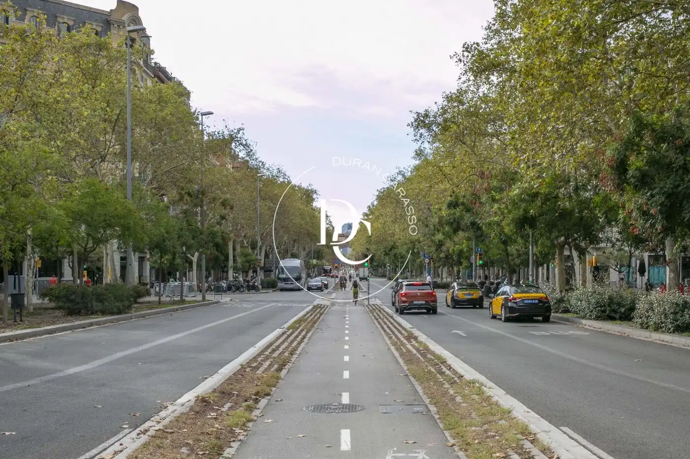 Vista exterior de Piso en venta en Barcelona con Calefacción