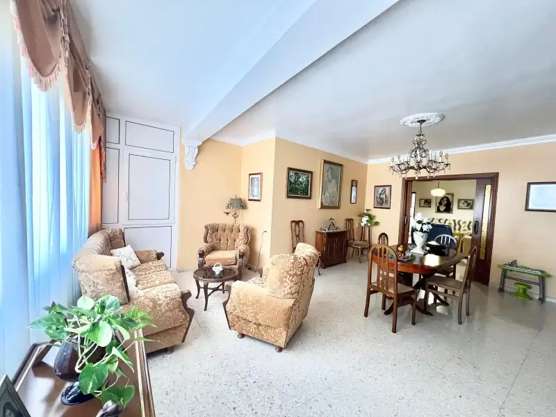 Sala d'estar de Casa o xalet en venda en Málaga amb Aire condicionat, Terrassa i Moblat