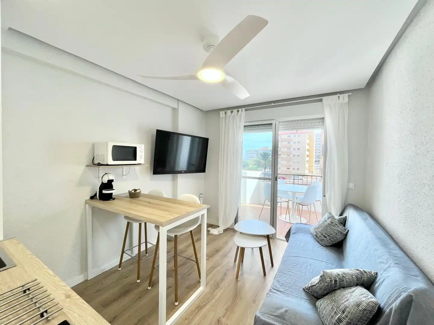 Sala d'estar de Apartament de lloguer en Torrevieja amb Calefacció, Moblat i Rentadora